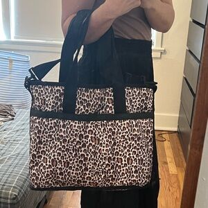 Le Sportsac Leopard Print convertible Tote Bag / Crossbody